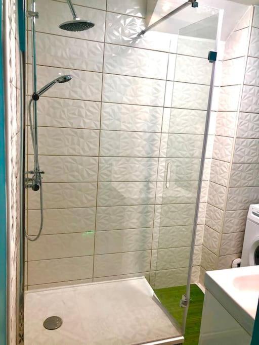 Le Led Room,Centre Ville Place De Parking Gratuite Sens Exterior foto